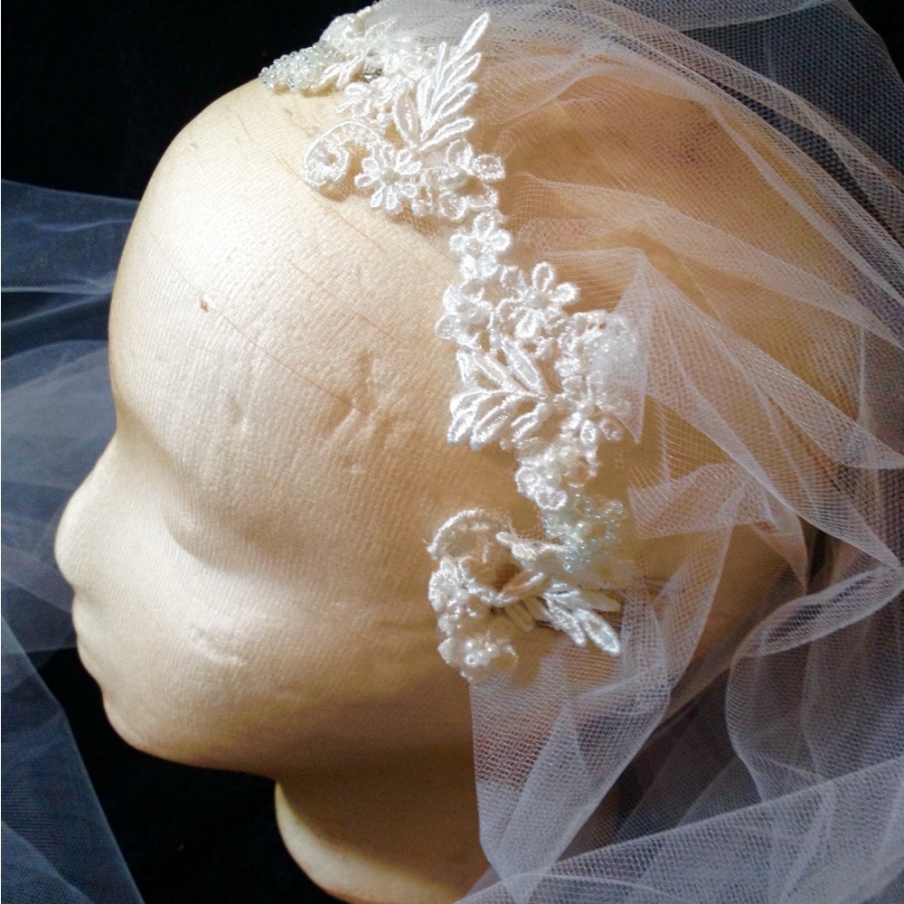 White l Floral Lace Long Tulle Veil